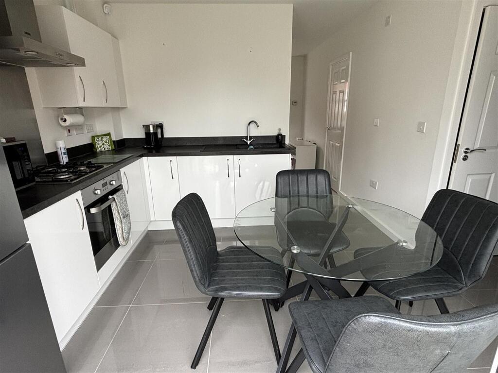 Dining kitchen