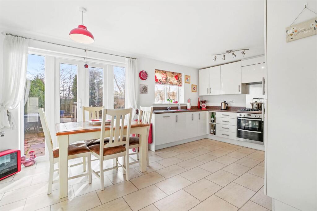 KITCHEN/BREAKFAST ROOM