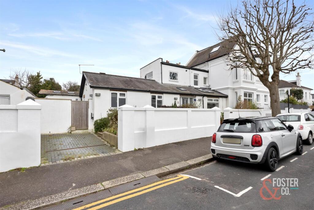 Hove Park Villas, 18-017.jpg