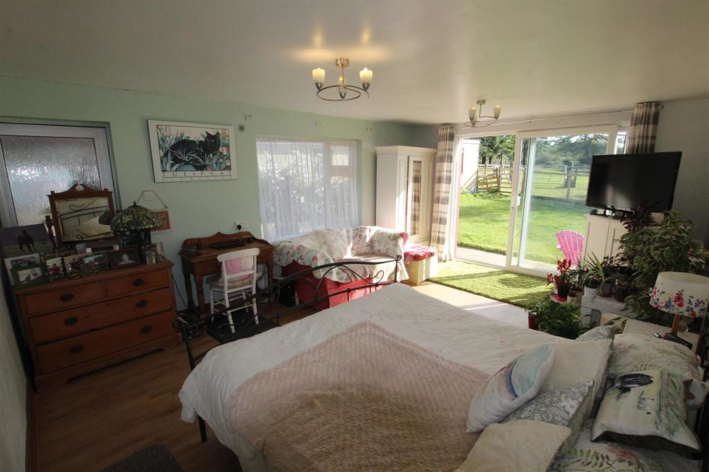 Main Reception Room / Bedroom 3