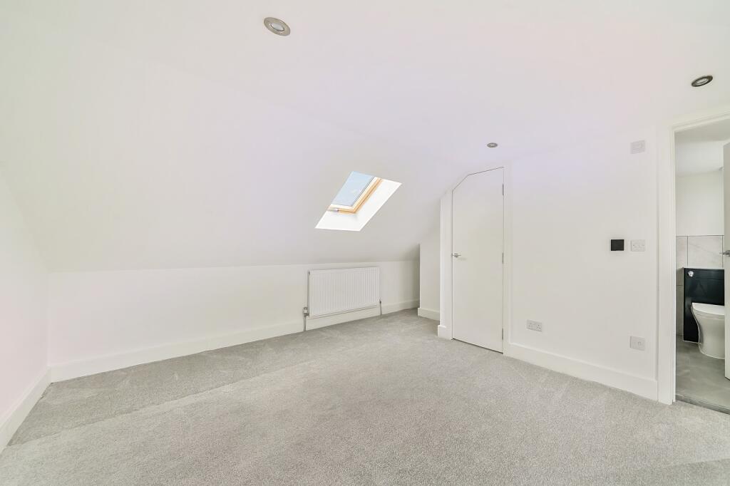 Master Suite with ensuite &amp; dressing room