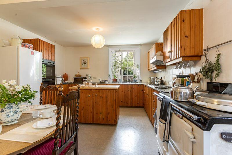 Breakfasting Kitchen