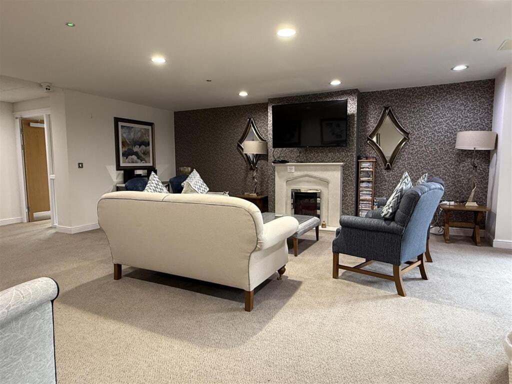 communal lounge (3).JPG