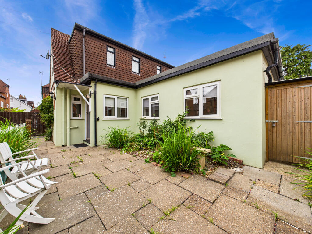 CAM01354G0-PR0580-STILL011