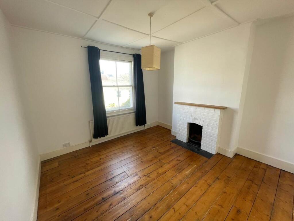 Bedroom 2 pic 2