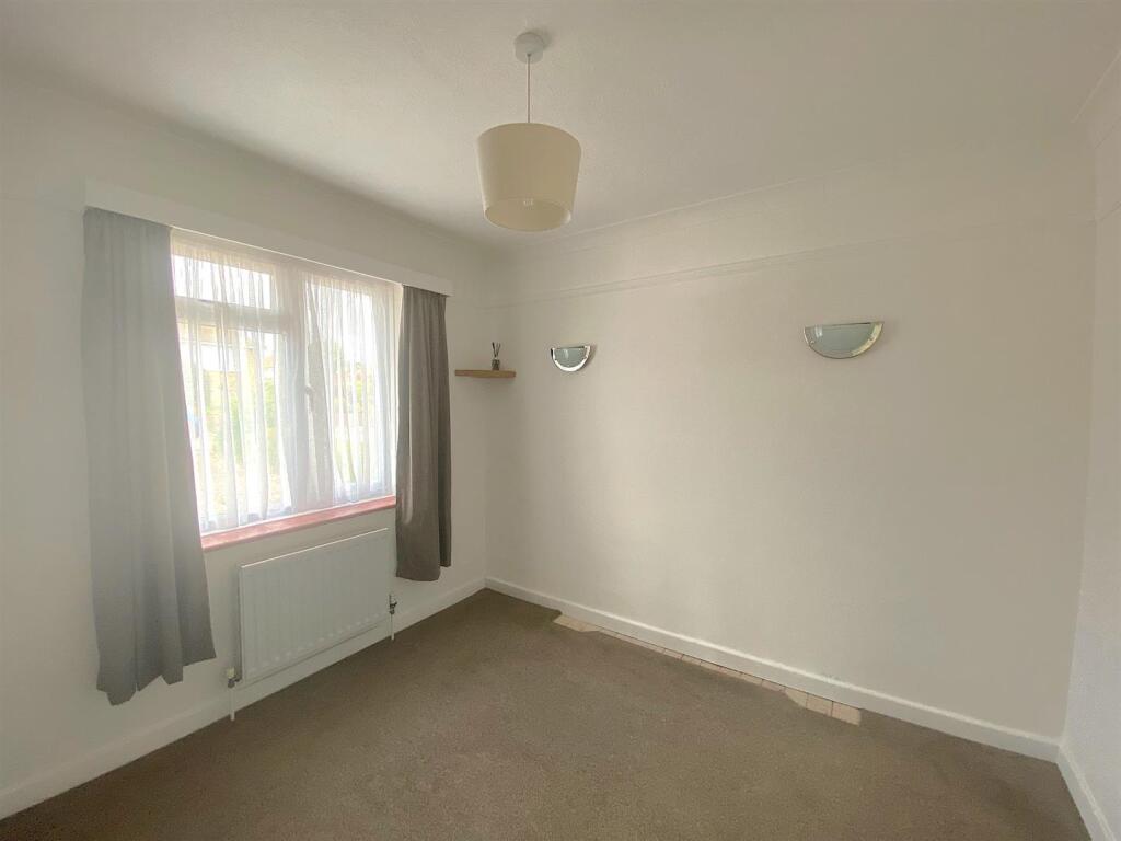 6 Blackfields Ave - Bed5.jpg