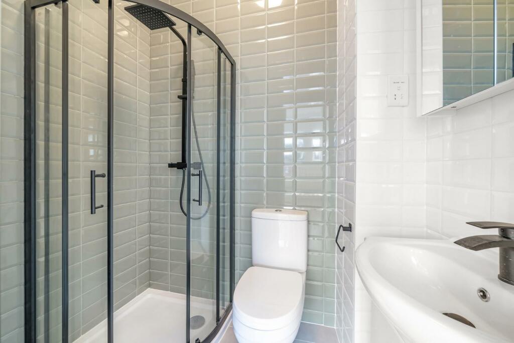 Bathroom (1).jpg