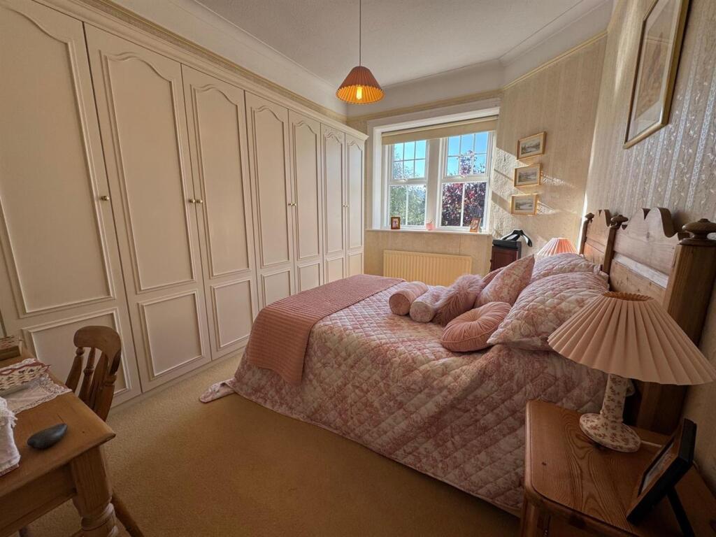 Bedroom 1.jpg