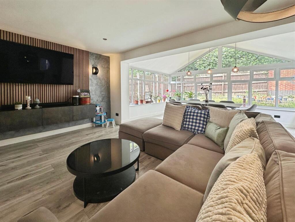 2ad9bdf4--47E9-93BF-912C7BC2BF40-16722-0000054FAE5