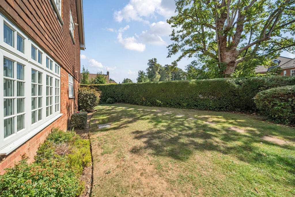 1340094-12-6899da...