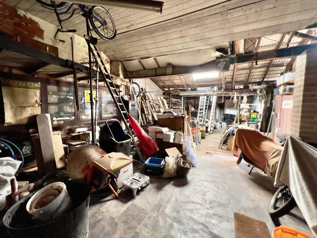 Garage/workshop
