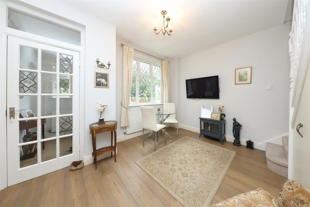 207 Eastcote Road (11) copy.jpg