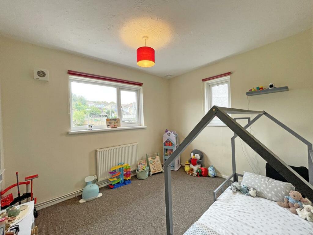 Hawkinge Gardens 102 Bed 2...jpg