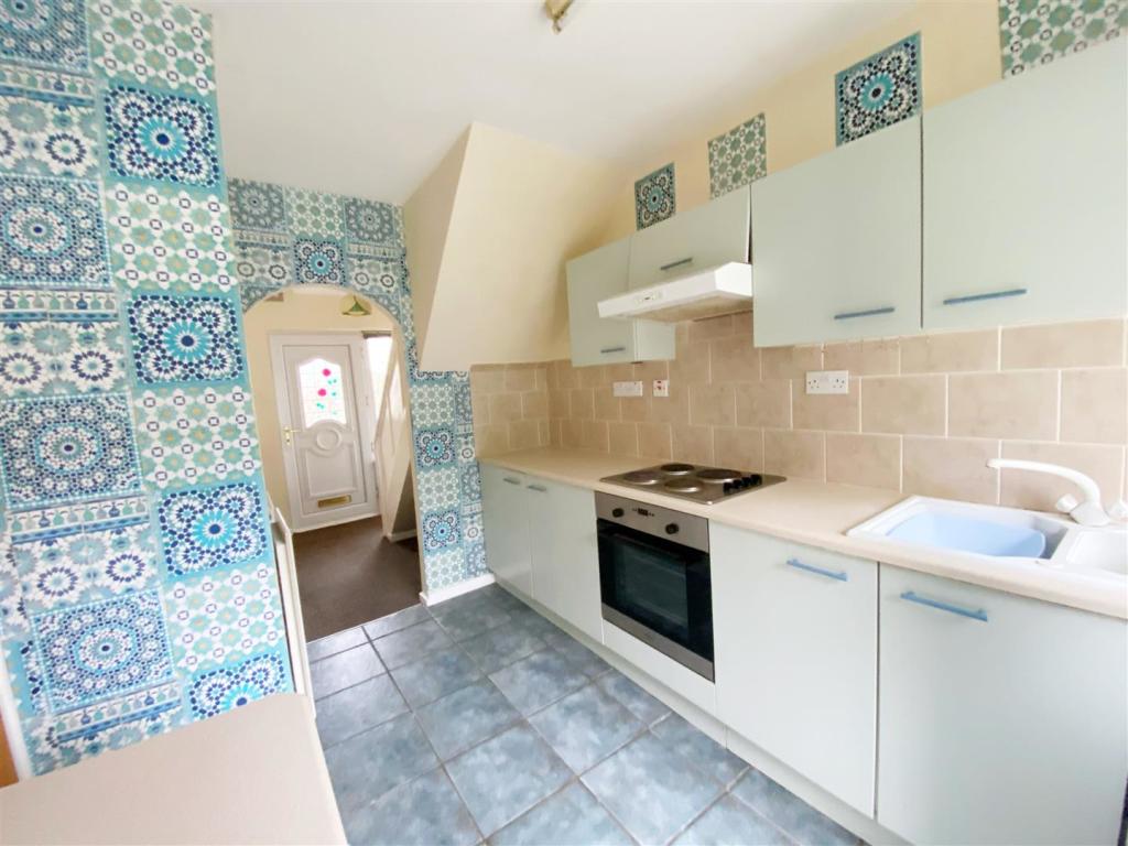 Kitchen 2.jpg