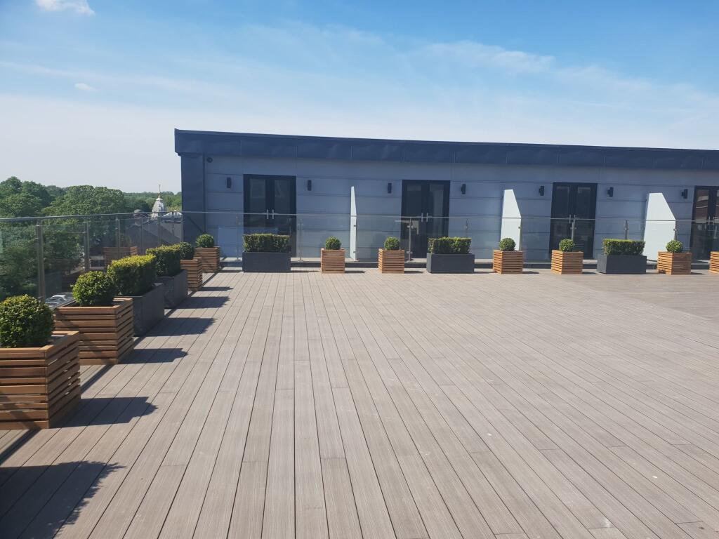 60700964_46155429798