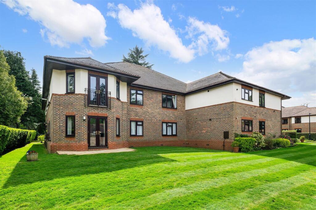 PETERSMEAD CLOSE, 16 (13).jpg