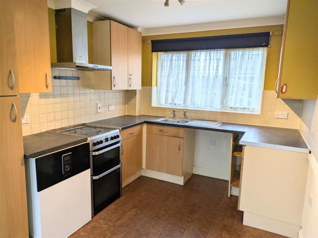 Kitchen_2.jpg
