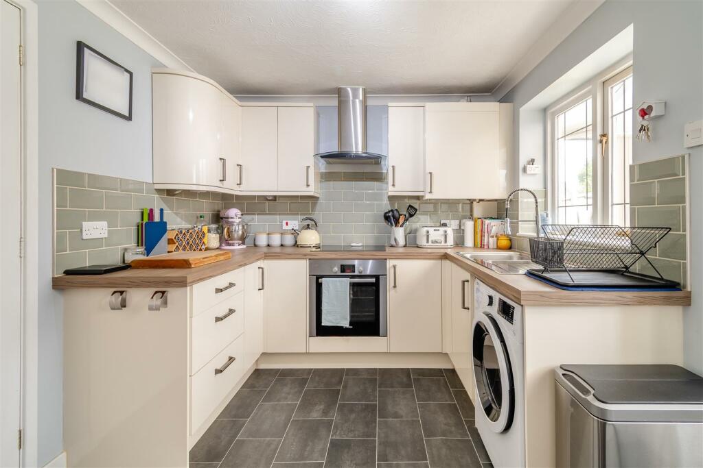 8616413-interior13v2.jpg