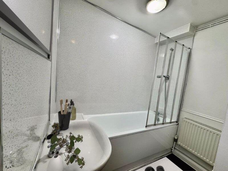 Bathroom (furnishings and accessories...