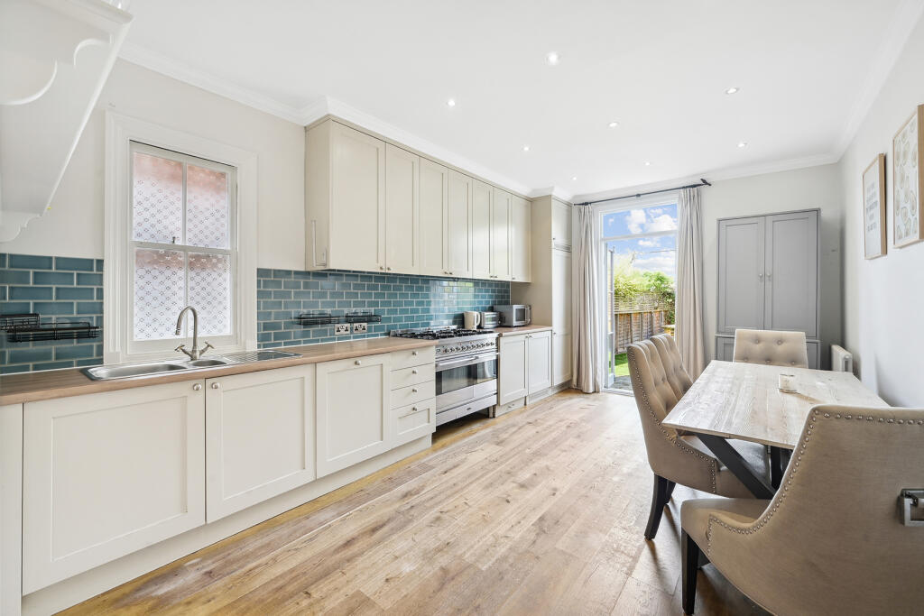 18 Oxford Gardens (1