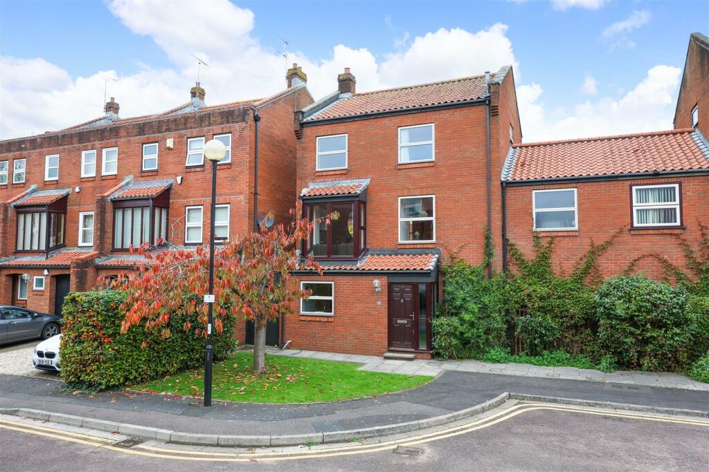 14 Challoner Court 33.jpg