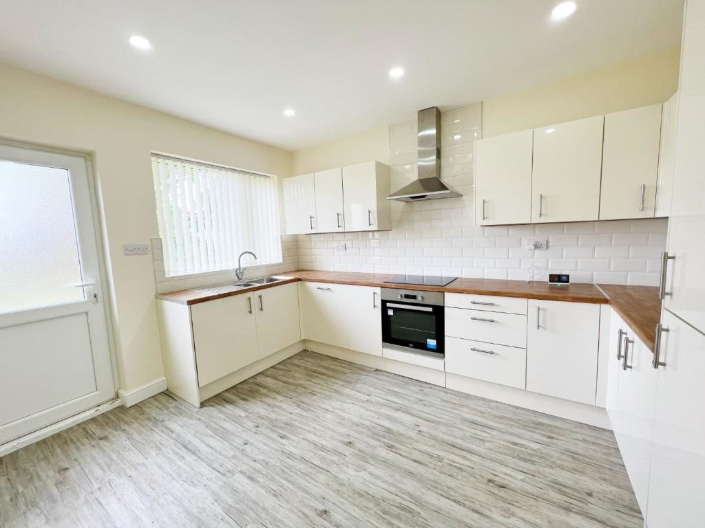 Kitchen 1.jpg