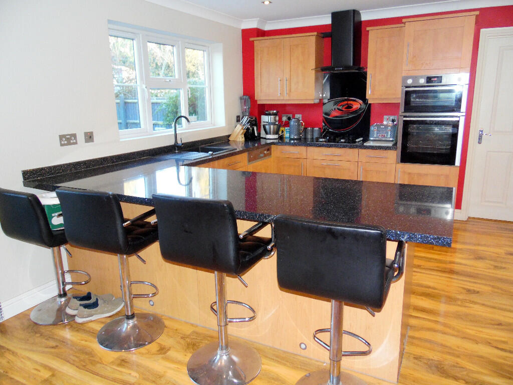 KITCHEN/BREAKFAST RM