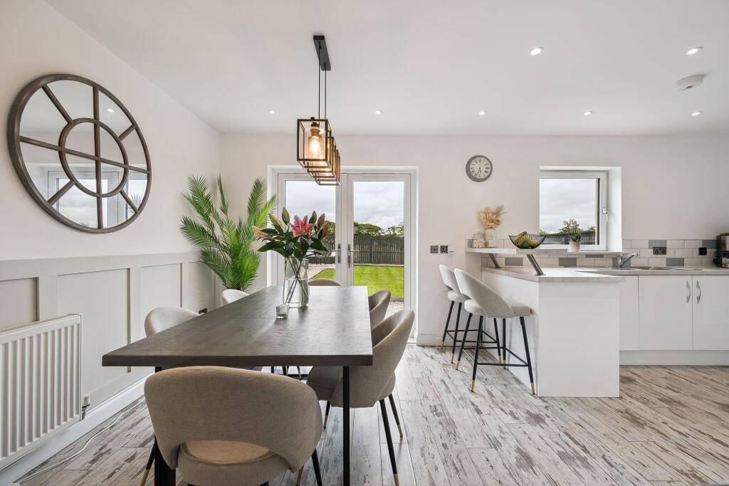 Kitchen / Dining Area