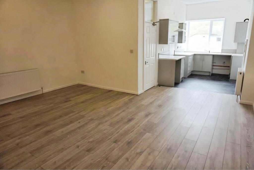 Commercial Street, Senghenydd, CF83