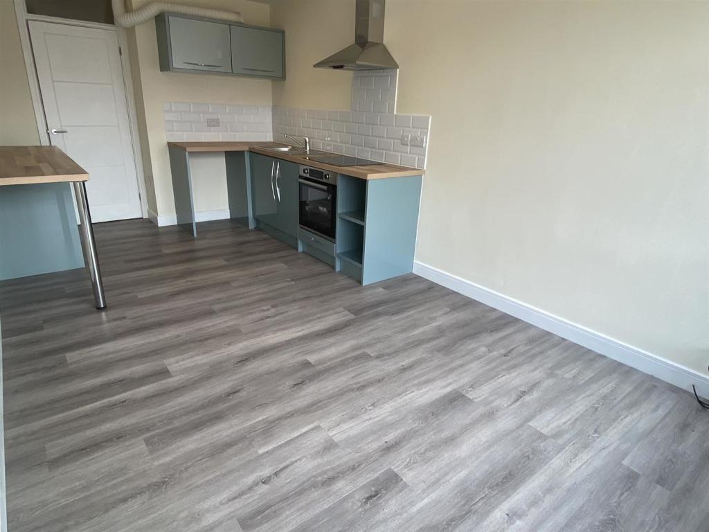 Open plan lounge/breakfast kitchen