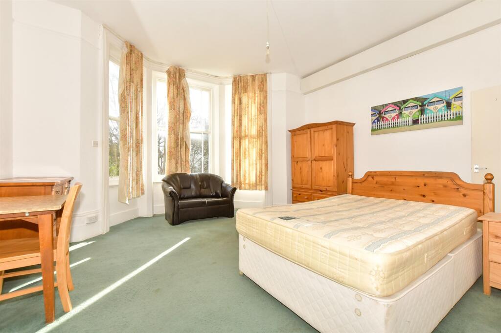 Lounge/ Bedroom/ Kitchen