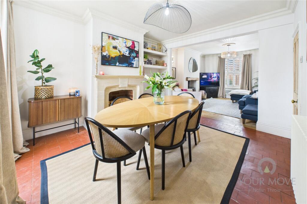 Sitting/Dining Area