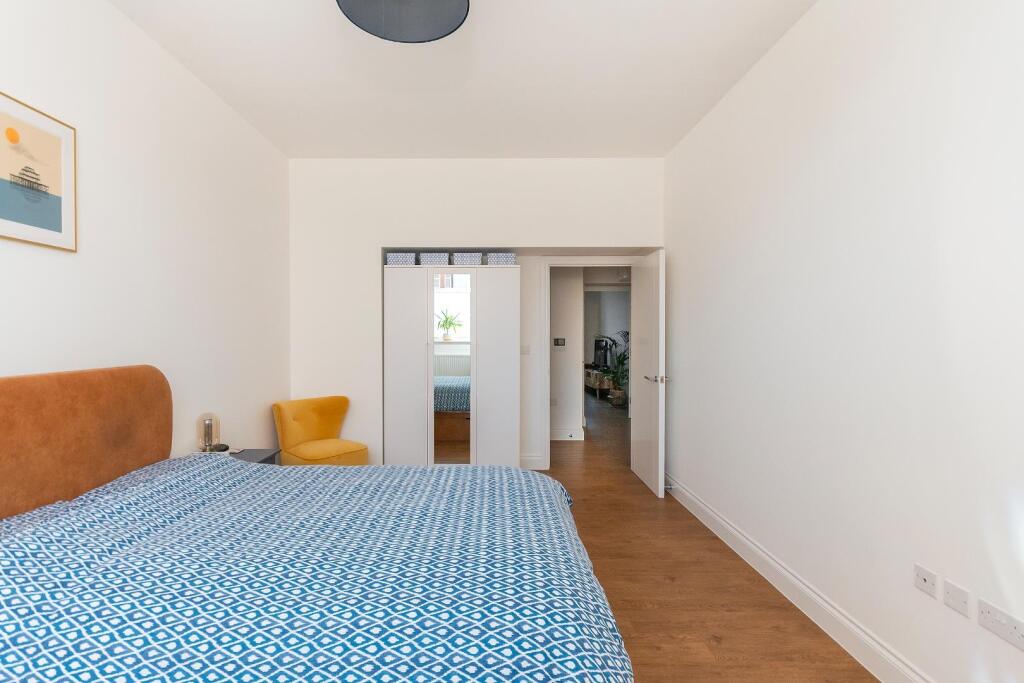 7C4HFS - Bedroom A.jpg