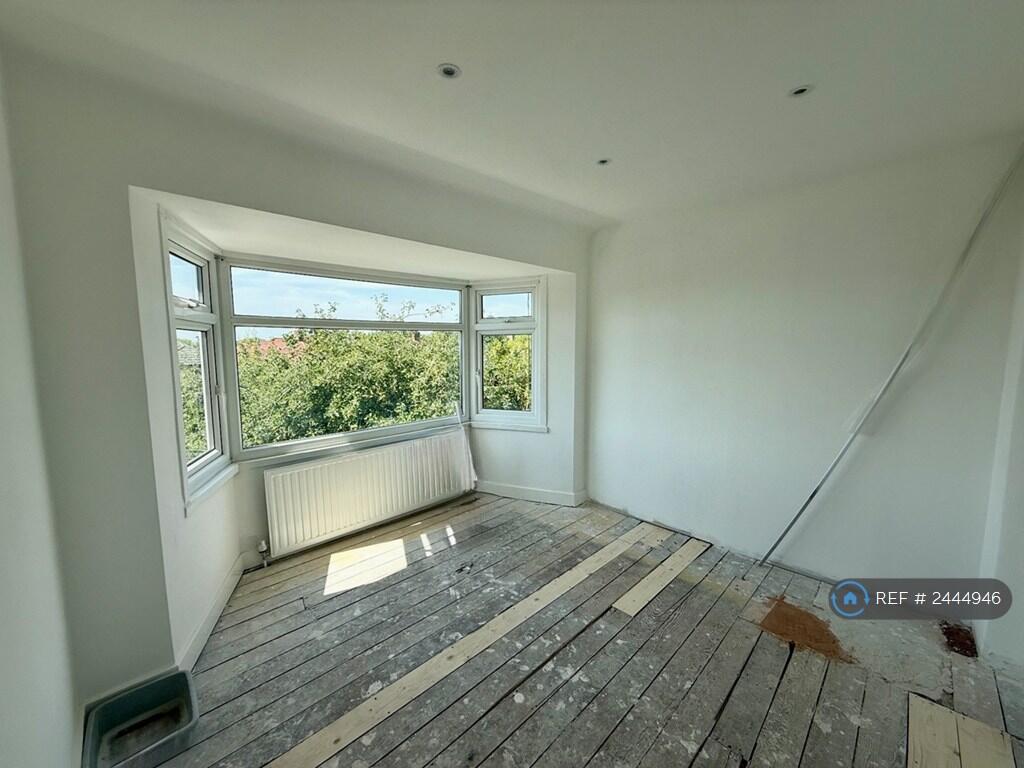 Bedroom 2 (Rear)