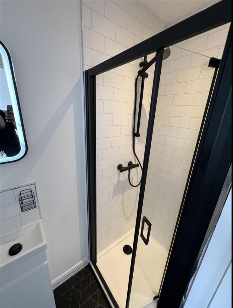 BEDROOM 4 - EN-SUIT