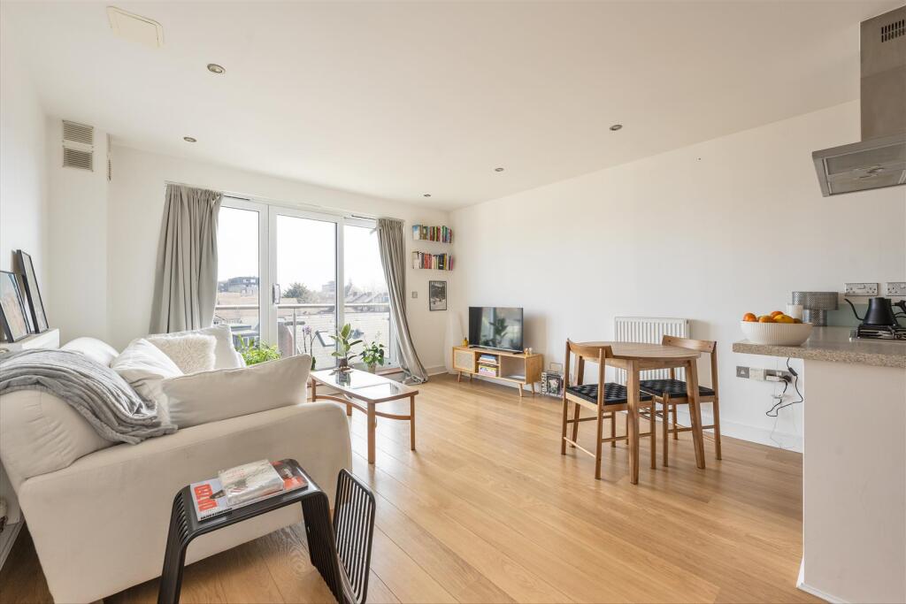 Thomas Jacomb Place E17