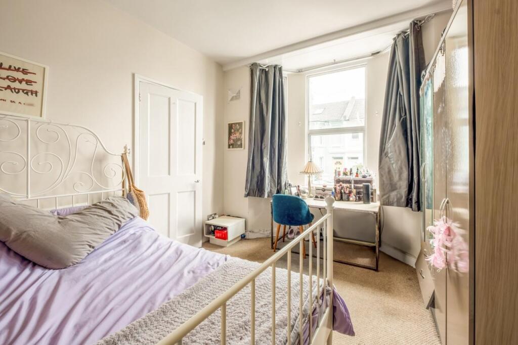Crescent Rd Bedroom.jpg