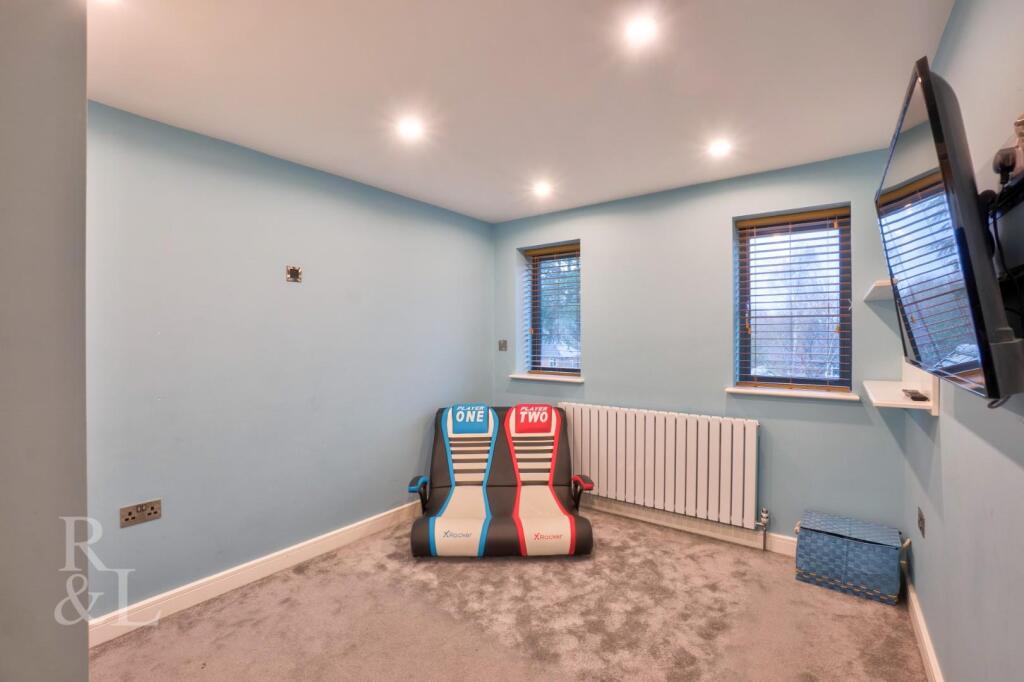 30 Carsington Crescent (1).jpg