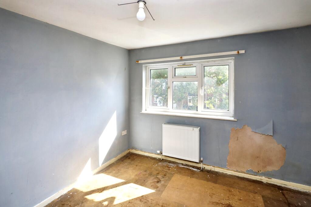 177 Tithe Farm Road, Houghton Regis, Dunstable, Bedfordshire, LU5 5JF