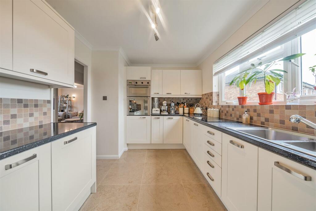 Kitchen 1.jpg
