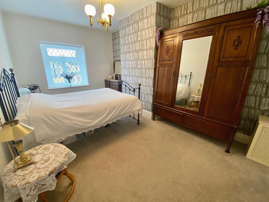 bed 1.jpg