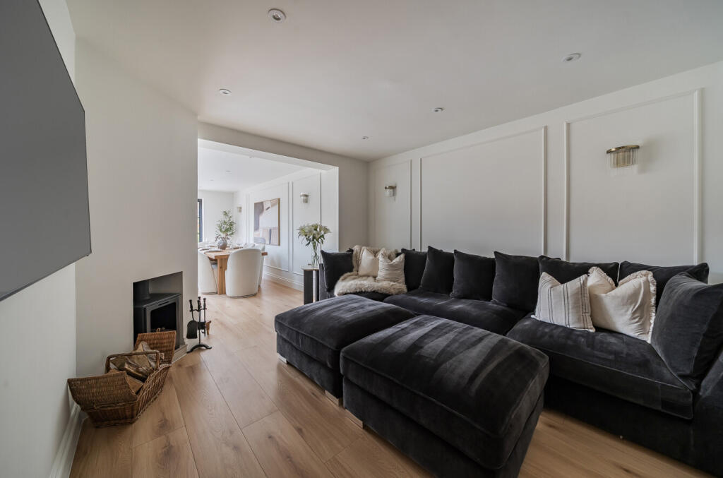 1381093-17-6915b7...