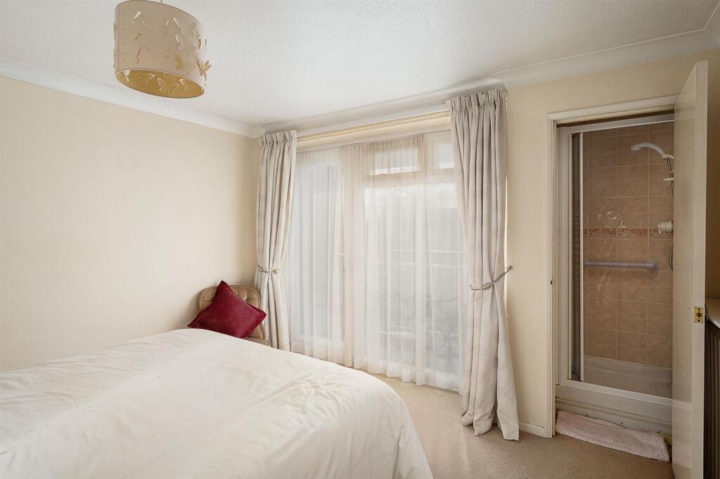 Bedroom 1 + shower