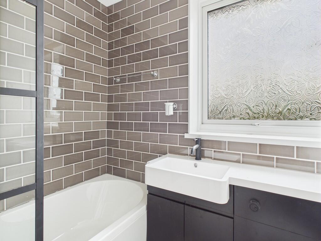 CAM05068G0-PR0044...