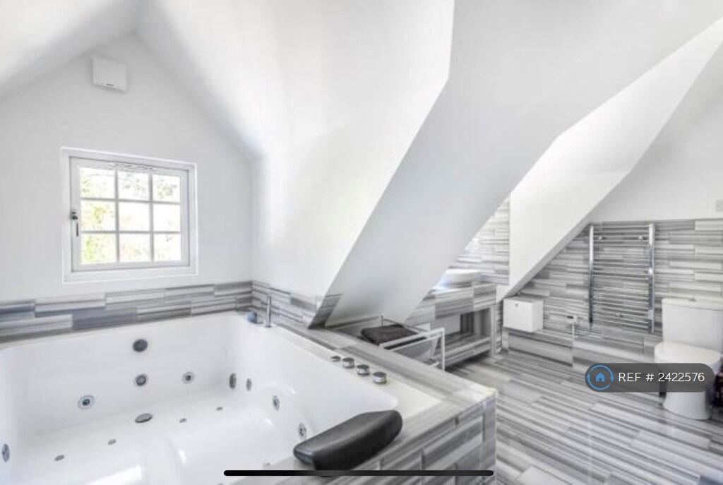Master Ensuite Bathroom