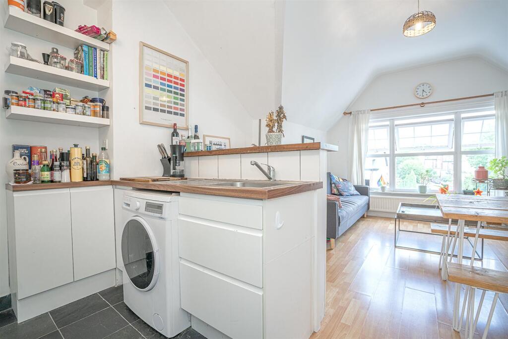 Kitchen b.jpg