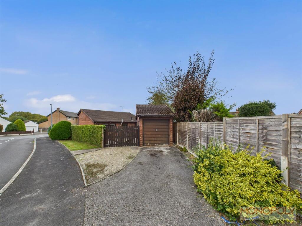 DRIVEWAY/GARAGE