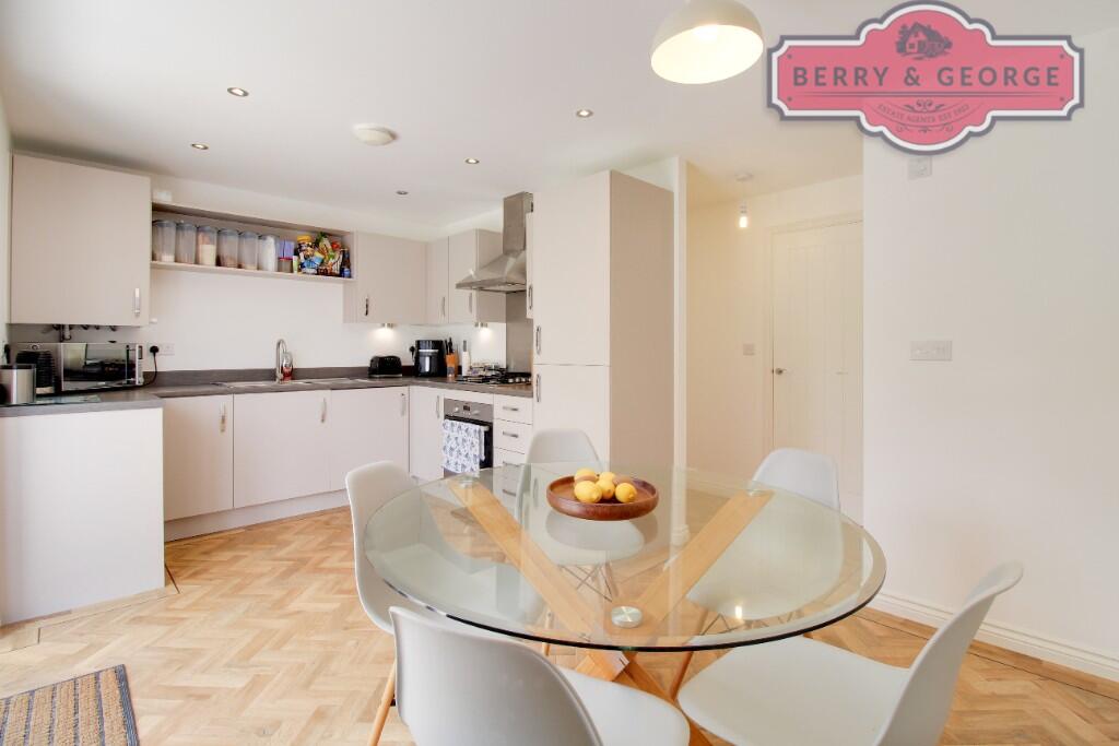 KITCHEN / DINER
