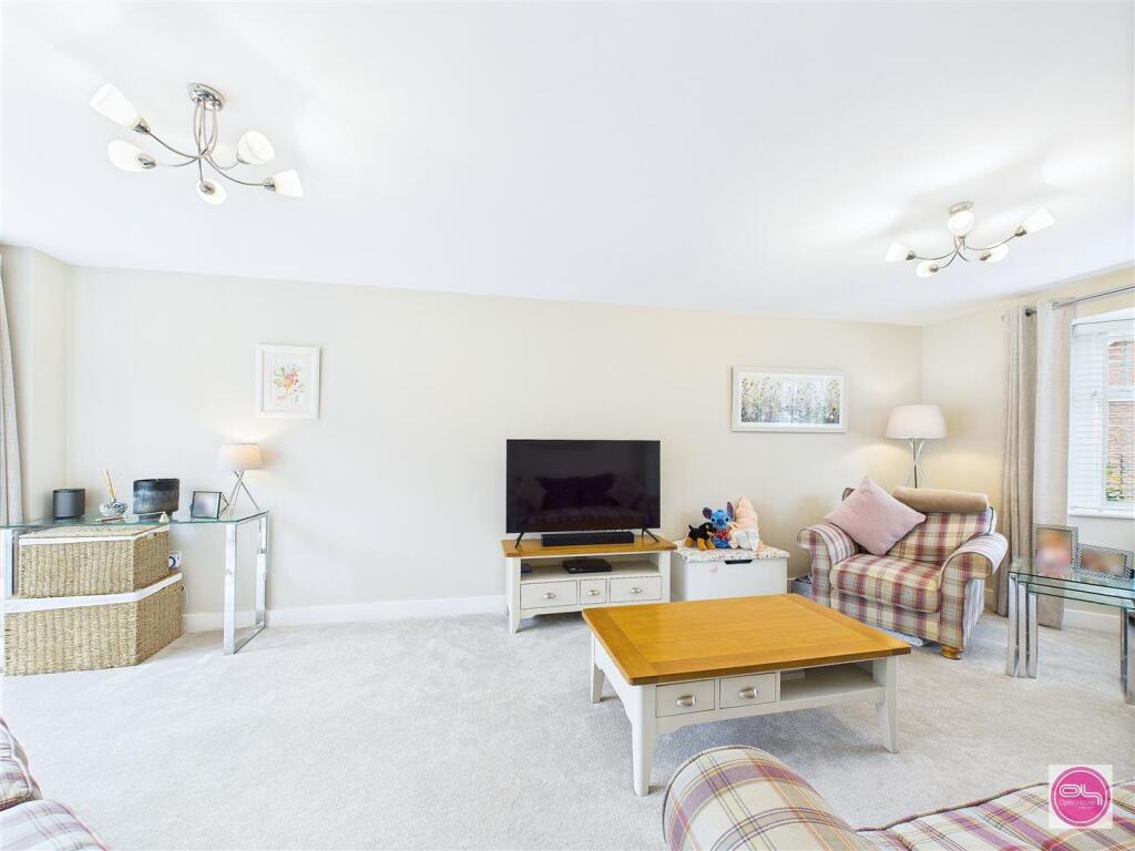 Henley Grove, Church Gresley (6).jpg