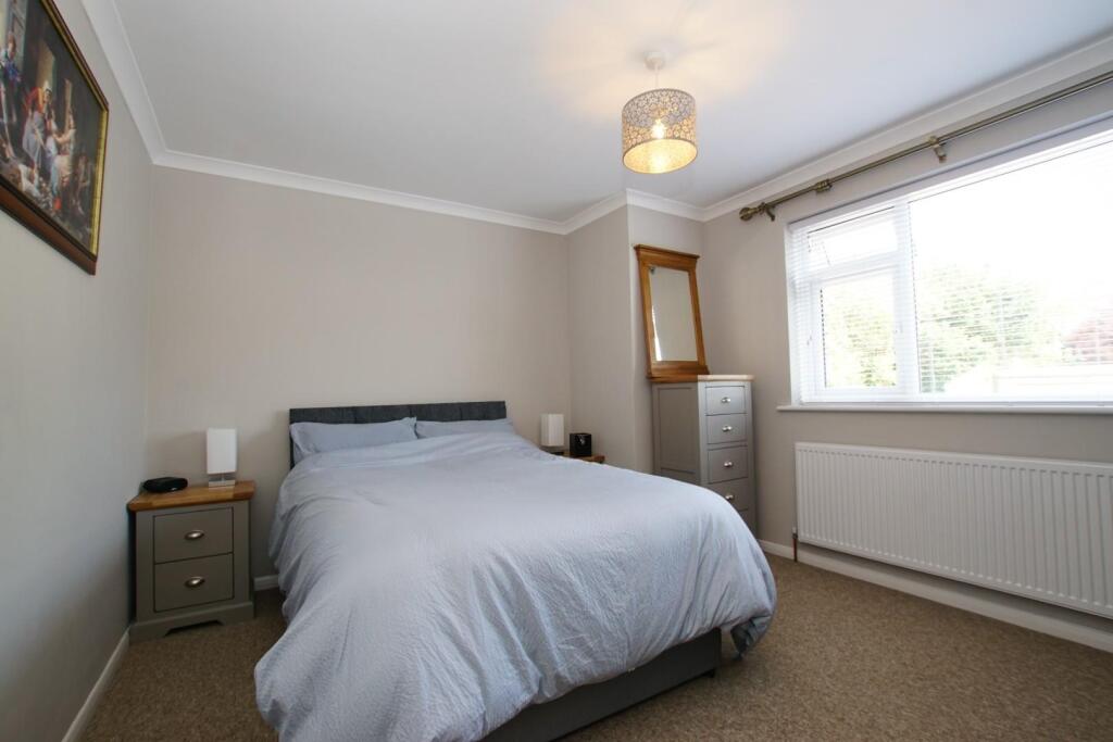 bedroom 1.JPG